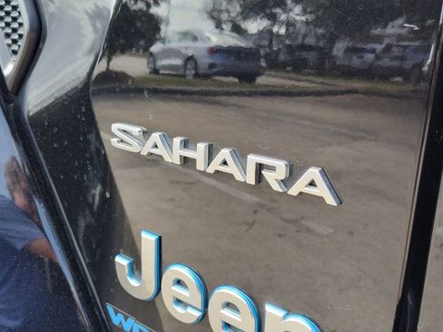 Used 2023 Jeep Wrangler Unlimited Sahara w/ Cold Weather Group image 18