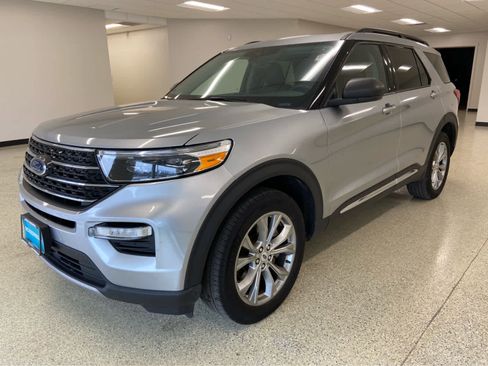 Used 2023 Ford Explorer XLT w/ Equipment Group 202A image 2