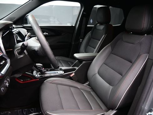 Used 2023 Chevrolet TrailBlazer RS w/ Convenience Package FWD image 9