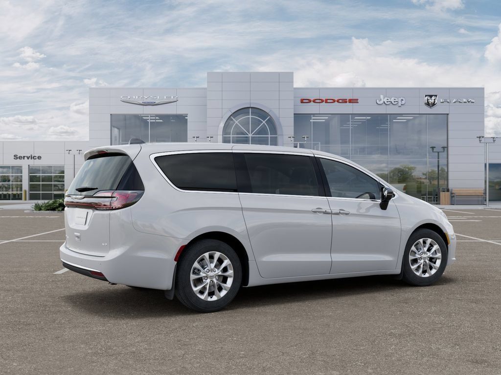 New 2026 Chrysler Pacifica Select AWD/4WD image 4