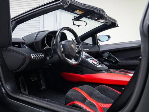 Used 2015 Lamborghini Aventador LP 700-4 image 2