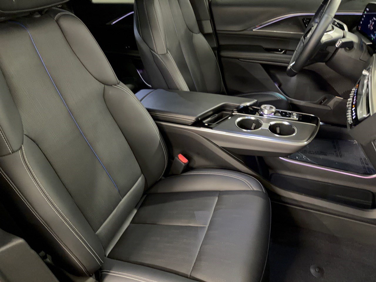 Certified 2024 Cadillac Lyriq Sport AWD/4WD image 30