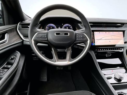 New 2026 Jeep Grand Cherokee Altitude image 15