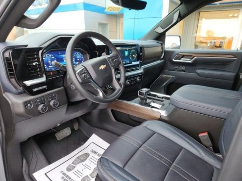 Used 2025 Chevrolet Silverado 1500 High Country w/ Technology Package image 15