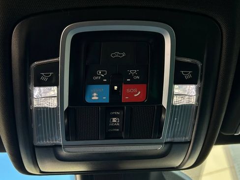Used 2025 RAM 1500 Limited AWD/4WD image 39