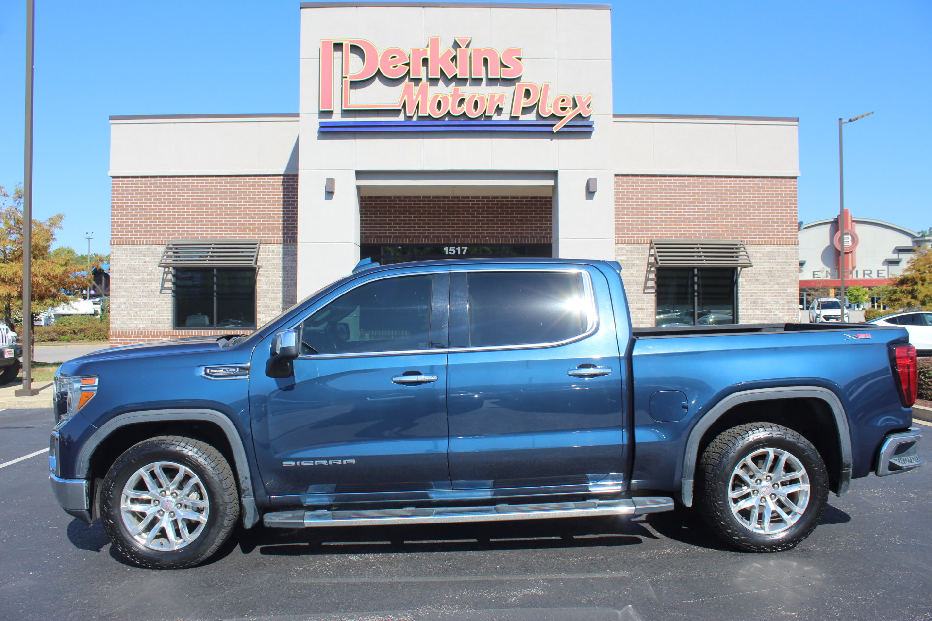 Used 2019 GMC Sierra 1500 SLT w/ SLT Premium Plus Package AWD/4WD image 10