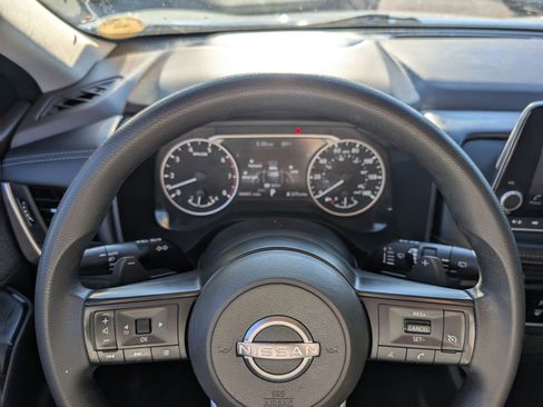 Used 2023 Nissan Rogue S image 18