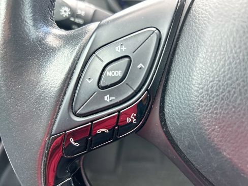 Used 2021 Toyota C-HR XLE FWD image 15