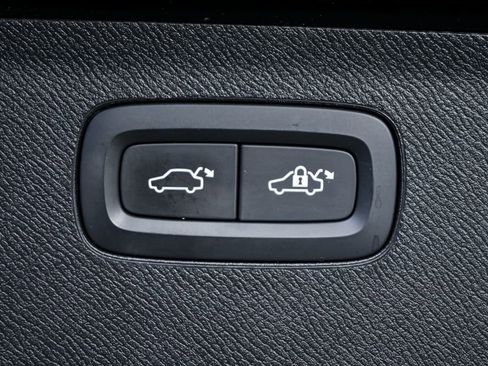 Certified 2025 Volvo XC90 T8 Plus w/ Protection Package Premier image 35