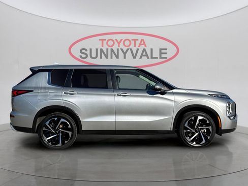 Used 2024 Mitsubishi Outlander SE image 9