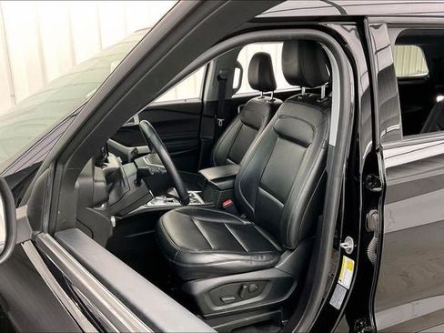 Used 2022 Ford Explorer XLT w/ Equipment Group 202A AWD/4WD image 8