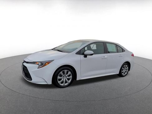 Used 2025 Toyota Corolla LE image 8