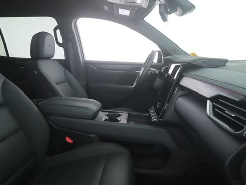 Used 2025 GMC Acadia AT4 image 30