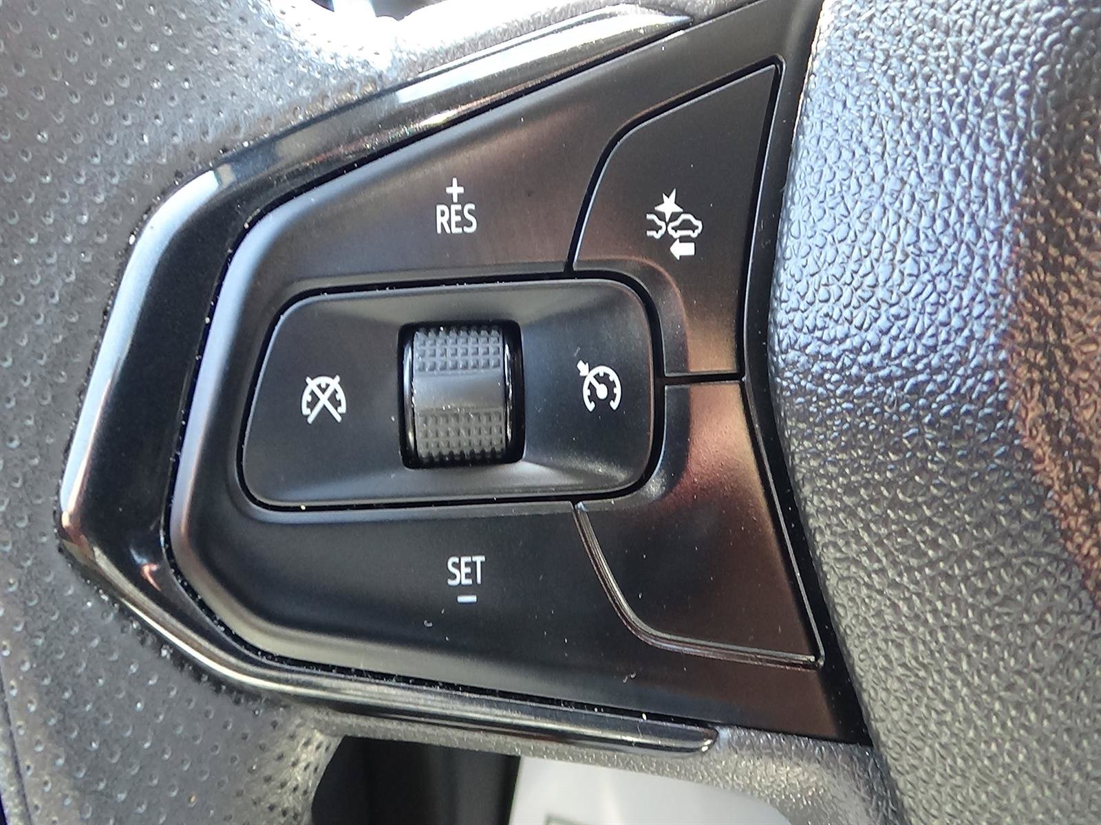 Used 2025 Chevrolet Trax LT FWD image 20