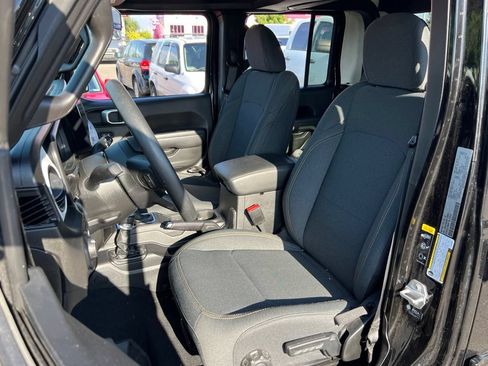 Used 2024 Jeep Gladiator Sport AWD/4WD image 18
