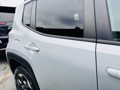 Used 2015 Jeep Renegade Latitude AWD/4WD image 4