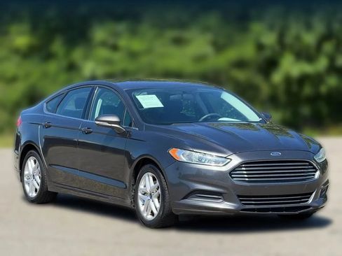 Used 2016 Ford Fusion SE FWD image 1