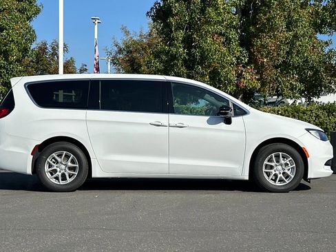 New 2026 Chrysler Voyager LX image 3