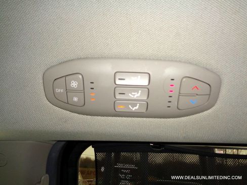 Used 2017 Kia Sedona LX w/ LX Essentials Premium Package image 16