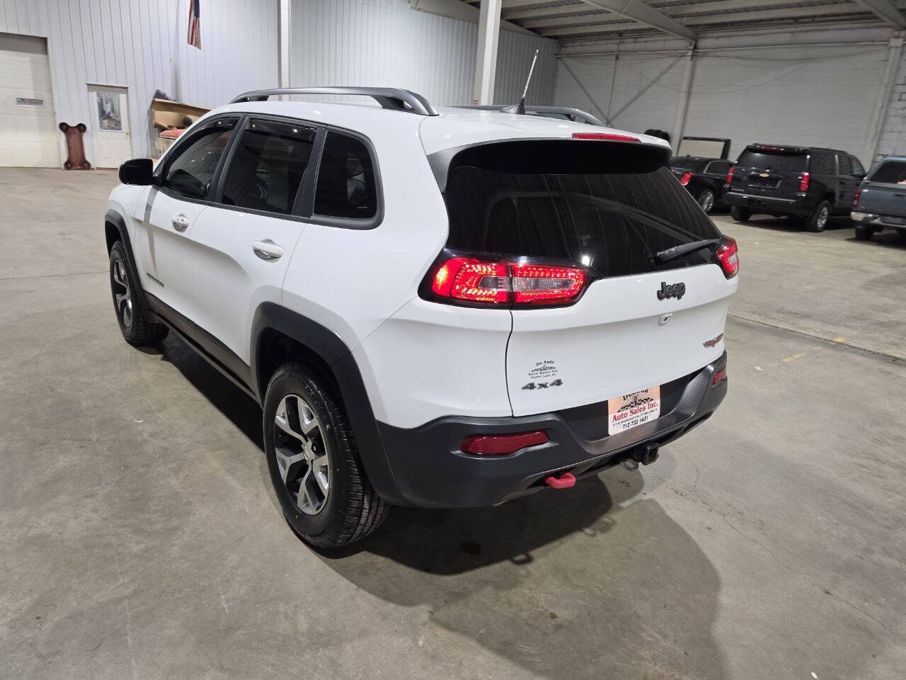Used 2017 Jeep Cherokee Trailhawk w/ Comfort/Convenience Group AWD/4WD image 8