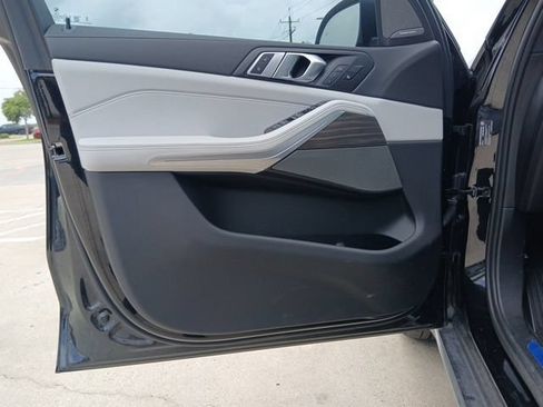Used 2025 BMW X5 sDrive40i w/ Climate Comfort Package RWD image 19