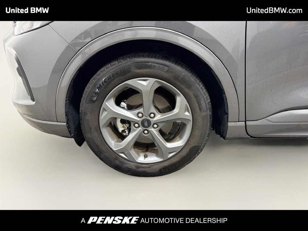 Used 2023 Ford Escape ST-Line w/ Tech Pack #1 FWD image 9
