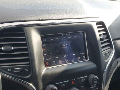 Used 2018 Jeep Grand Cherokee Laredo image 13