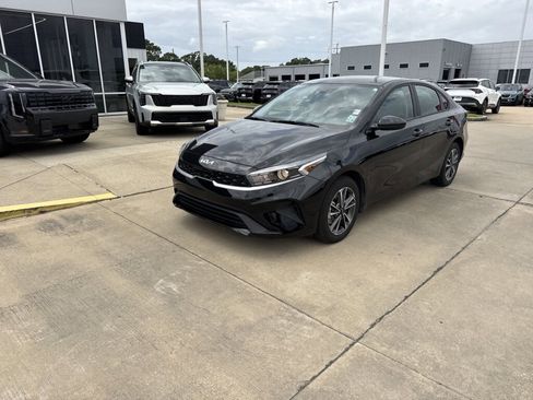 Certified 2024 Kia Forte LXS image 3