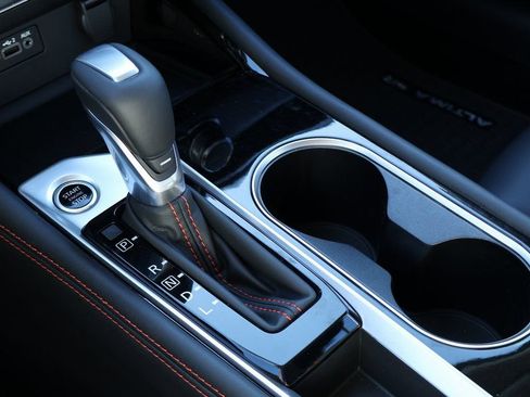 New 2025 Nissan Altima 2.5 SR image 13