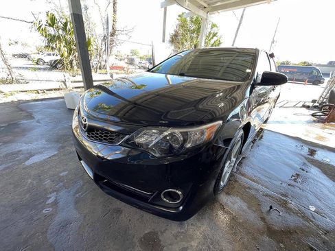 Used 2012 Toyota Camry SE image 2