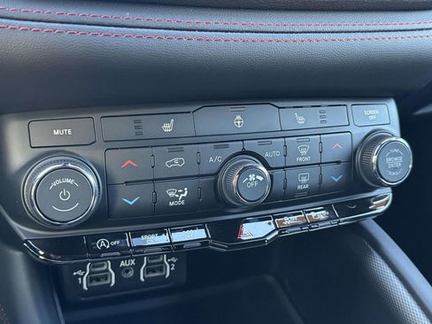 Used 2025 Dodge Durango GT image 24