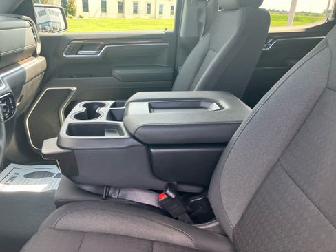 Used 2026 Chevrolet Silverado 1500 LT AWD/4WD image 11