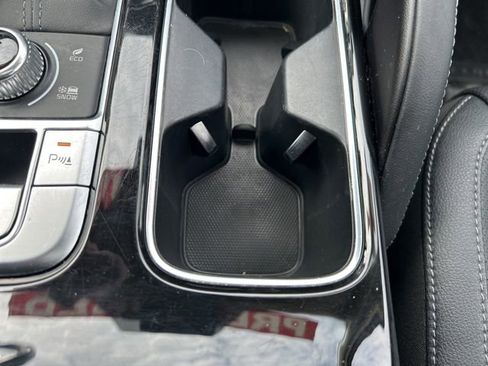 Used 2025 Kia Telluride EX w/ EX Captain's Chair Package AWD/4WD image 34