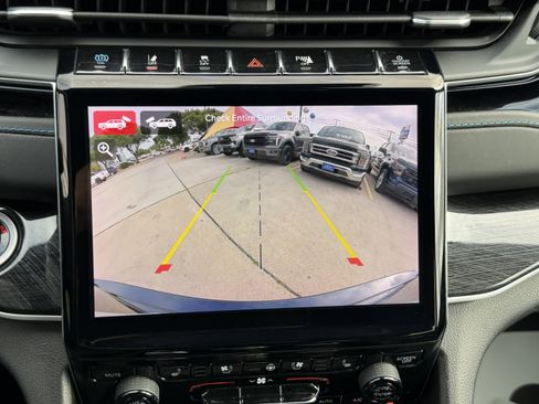 Used 2022 Jeep Grand Cherokee Trailhawk w/ Luxury Tech Group III AWD/4WD image 29