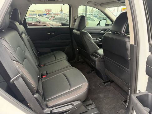Used 2023 Nissan Pathfinder SL w/ Lighting Package (N92) AWD/4WD image 20