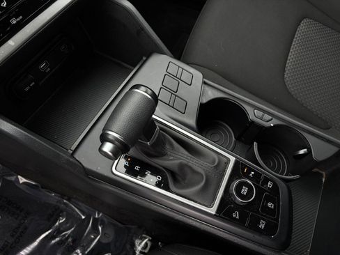 Used 2025 Kia Sportage LX image 40