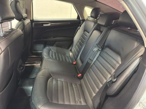 Used 2018 Ford Fusion SE w/ Fusion SE Technology Package image 28