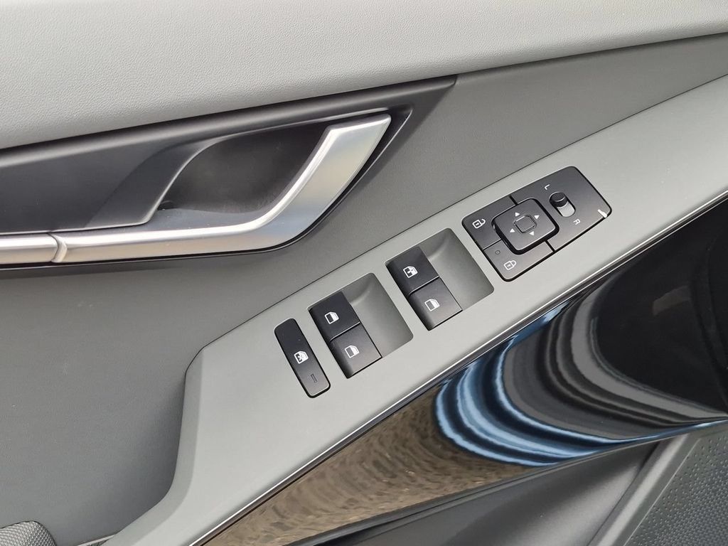 Certified 2025 Kia Niro EX FWD image 23