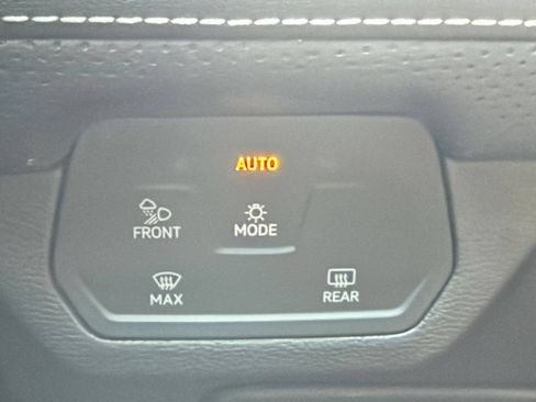 Used 2024 Volkswagen Atlas SE AWD/4WD image 35