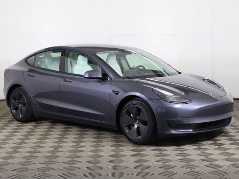 Used 2021 Tesla Model 3 Standard Range Plus RWD image 2