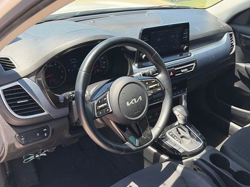 Used 2023 Kia Seltos S FWD image 16