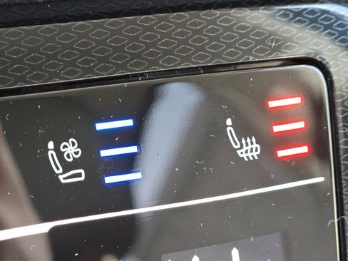 New 2026 Volkswagen Taos SEL image 9