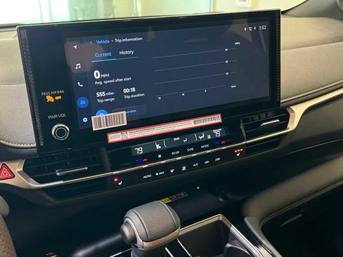 Certified 2025 Toyota Sienna XLE Woodland Edition image 24