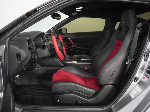 Used 2018 Nissan GT-R NISMO AWD/4WD image 37