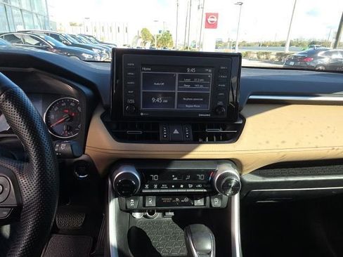 Used 2021 Toyota RAV4 XLE Premium image 17