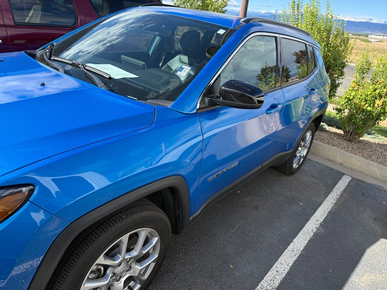 Used 2024 Jeep Compass Latitude w/ Sun and Sound Group AWD/4WD image 1