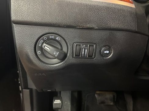 Used 2014 Chrysler 300 AWD w/ Driver Convenience Group image 16