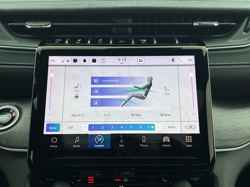 Used 2024 Jeep Grand Cherokee Limited w/ Black Appearance Package image 25