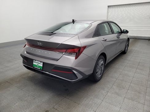 Used 2024 Hyundai Elantra SEL image 9