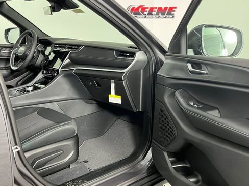 New 2025 Jeep Grand Cherokee L Laredo w/ Luxury Tech Group I image 33